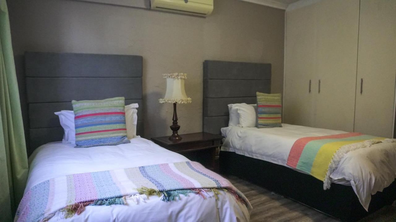 Fatmols Guest Lodge Johannesburg Esterno foto